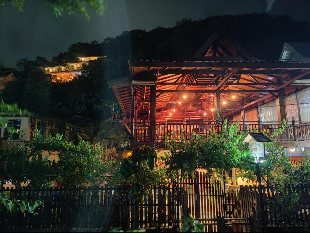 Cool Breeze Flores Labuan Bajo Authentic Hotel