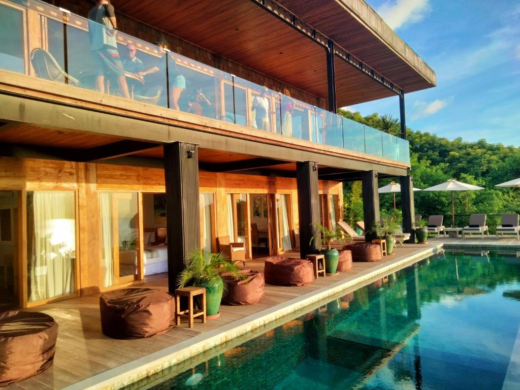 Paradise Garage Komodo