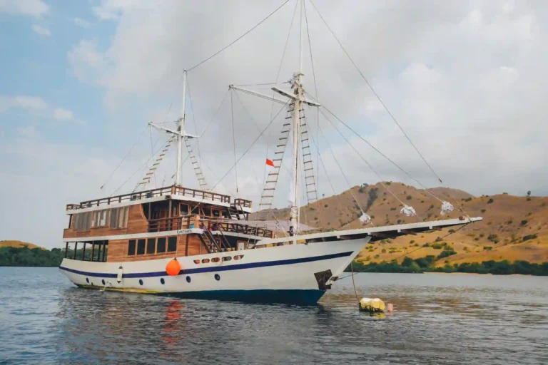 Komodo Tour Package Kanthaka Phinisi